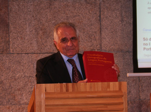 Momento da presentación do Vocabulário Ortográfico da Língua Portuguesa, que inclúe o léxico galego