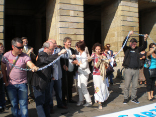 Tirando as cadeas da tiranía