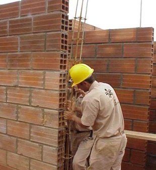 O sector da construción rexistrou un descenso nos últimos meses