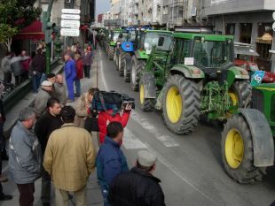 Imaxe dunha tractorada convocada polo SLG en 2005, en protesta polo aumento do prezo dos combustíbeis