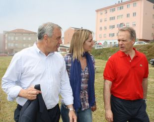 Manuel Vázquez, con Lara Méndez (vicepresidenta da Deputación de Lugo) e o candidato Sánchez Presedo, durante a campaña