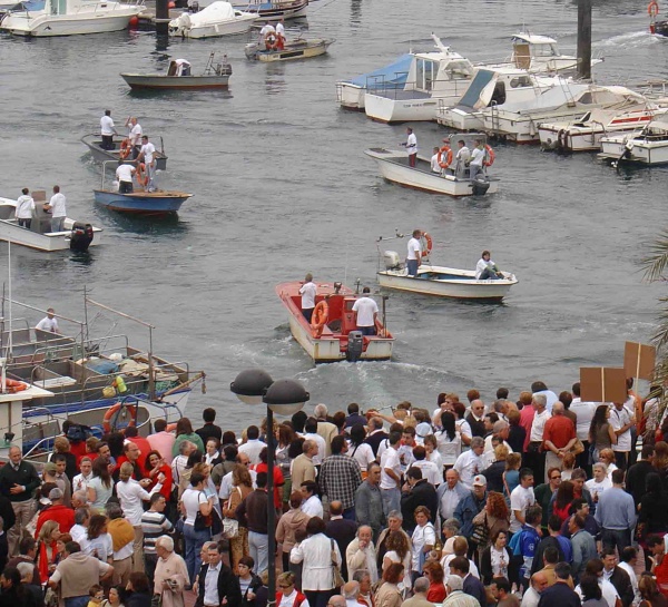 Antes da saída da manifestación, no peirao